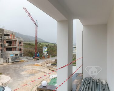 Terreno para construção de prédio de 3 pisos, na Quinta da Venga