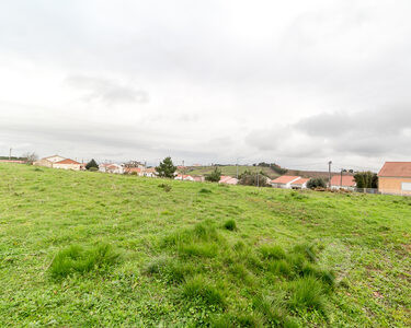 Terreno urbano com 1049m2, em Sobral de Monte Agraço