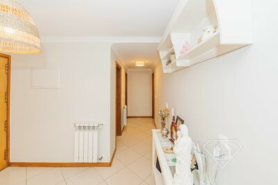 Apartamento T1, com terraço e estacionamento, na Penha de França