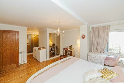 Apartamento T1, com terraço e estacionamento, na Penha de França