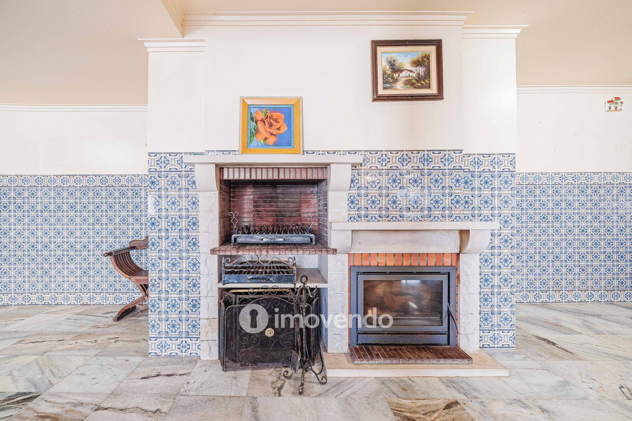 Moradia T7 exclusiva, com áreas amplas, garagem e jardim, em Queijas