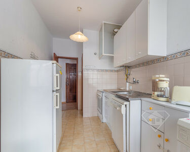 Apartamento T2, com cozinha equipada, em Marvila