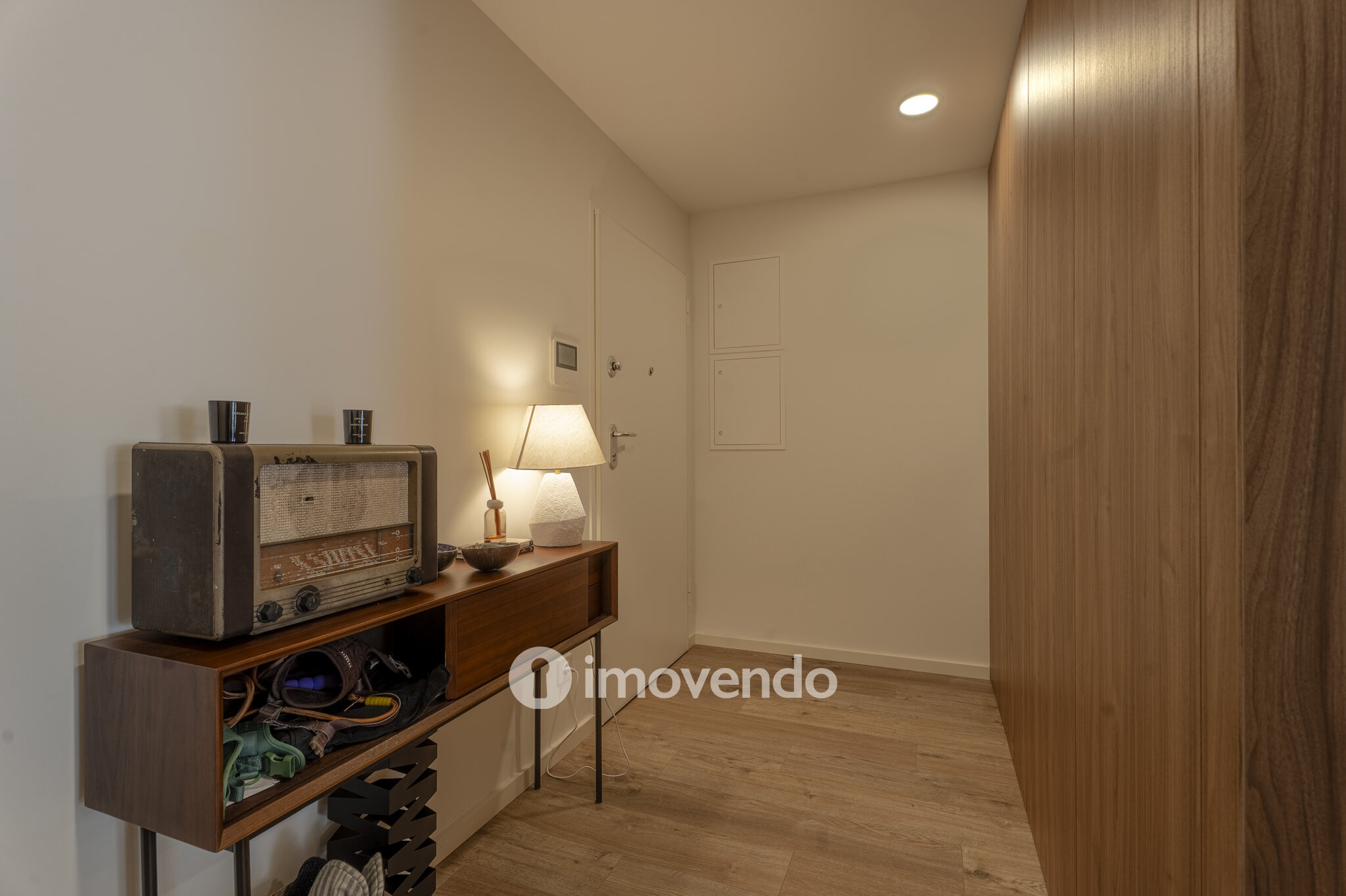 Apartamento T2 moderno, com estacionamento, em Vila Nova de Gaia