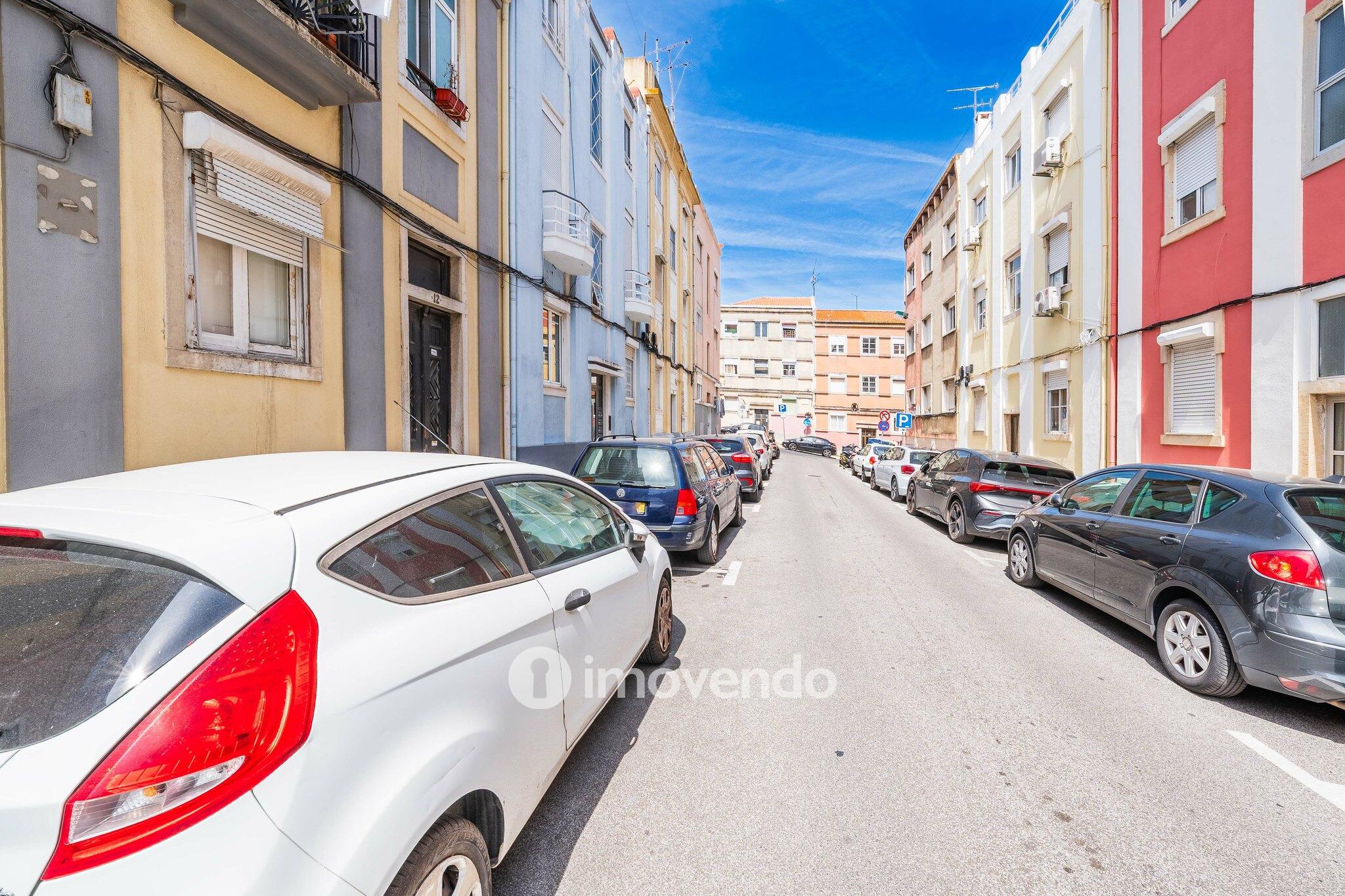 Apartamento T2 mobilado e com cozinha equipada, na Penha de França