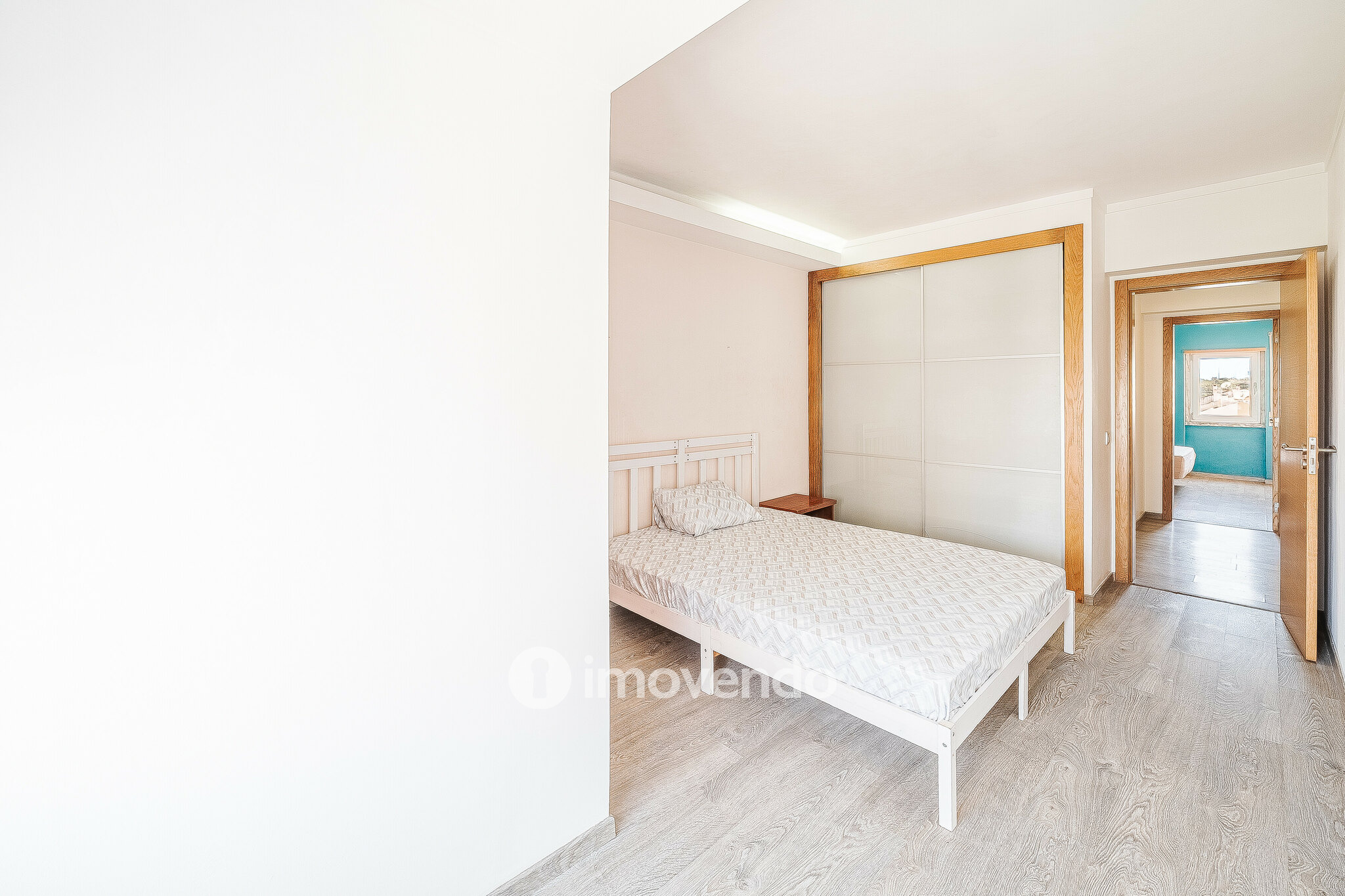 Apartamento T3 com áreas generosas e luz natural, no Carregado