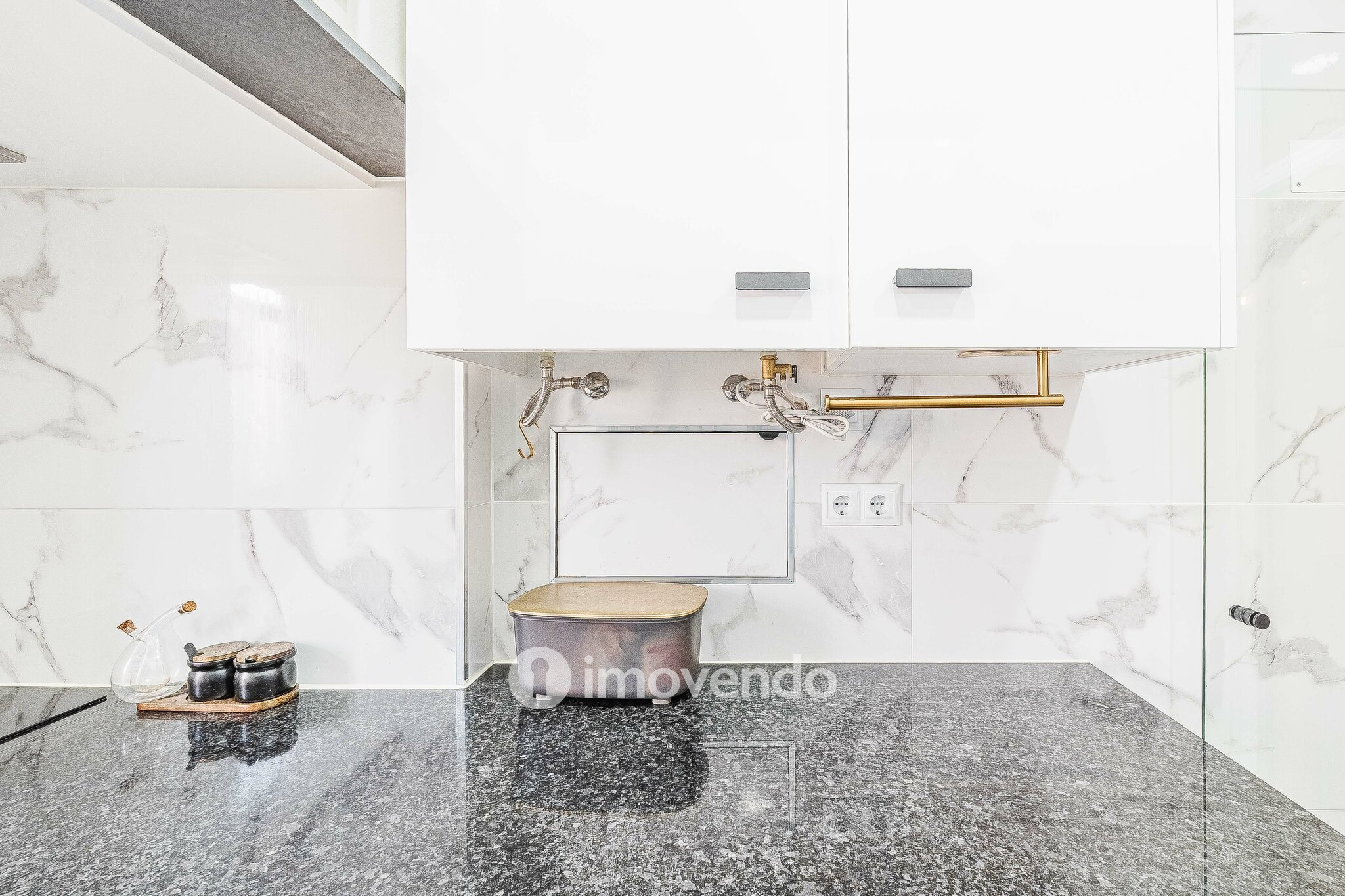 Apartamento T2 mobilado e com cozinha equipada, na Penha de França