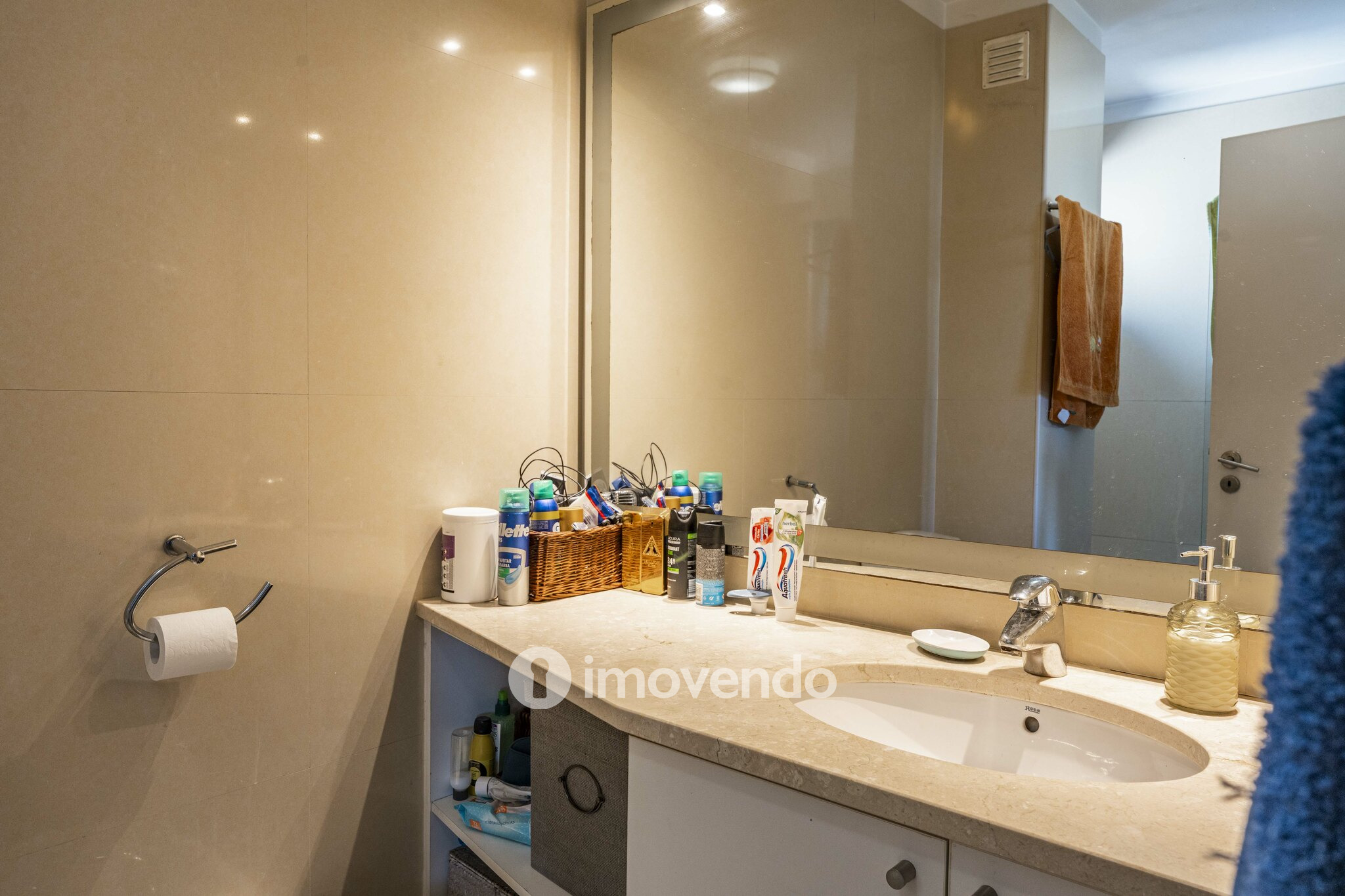 Moradia T3 moderna, com garagem e jardim, em Custóias, Porto