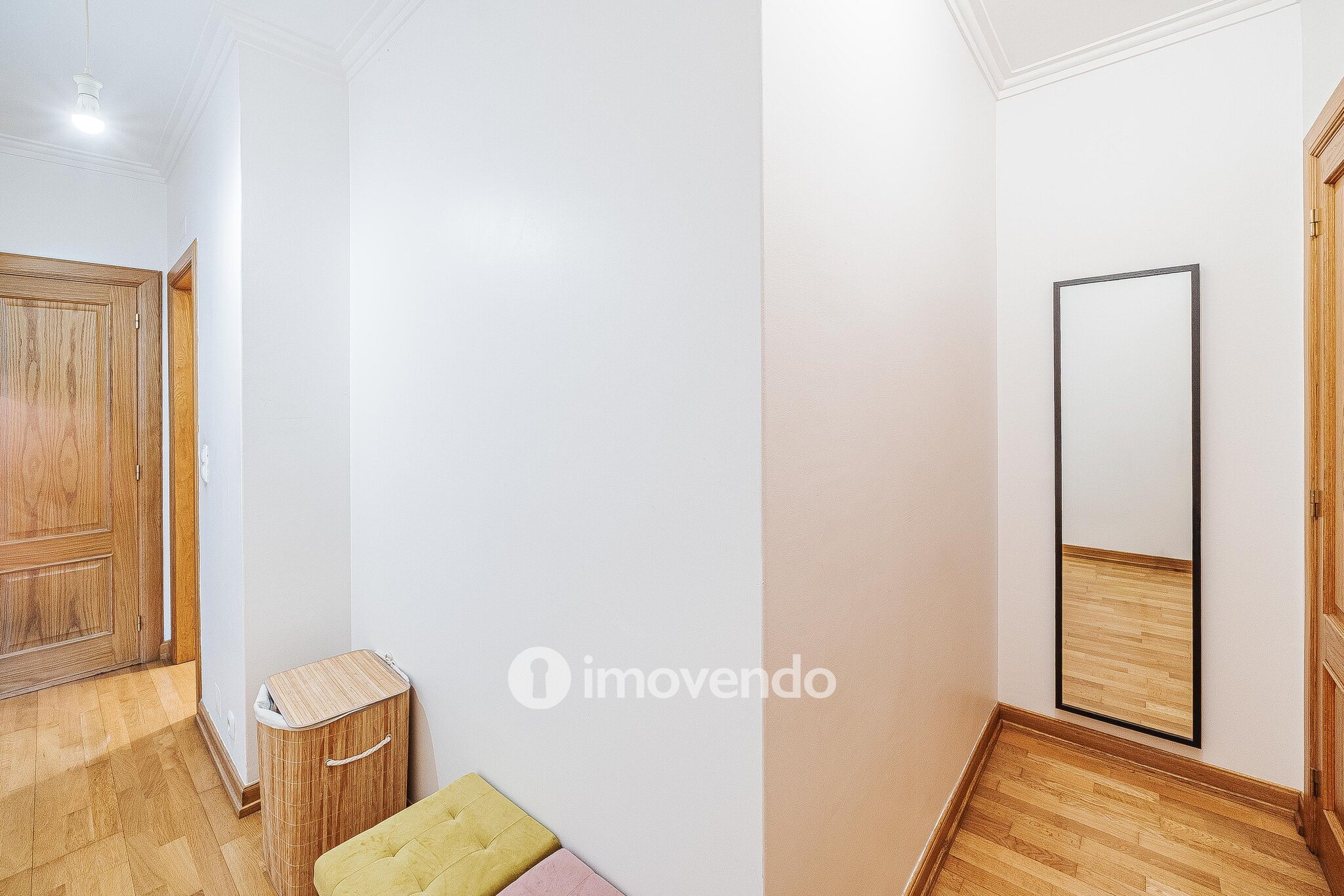 Apartamento T3 com estacionamento, no Condomínio Jardim da Lomba
