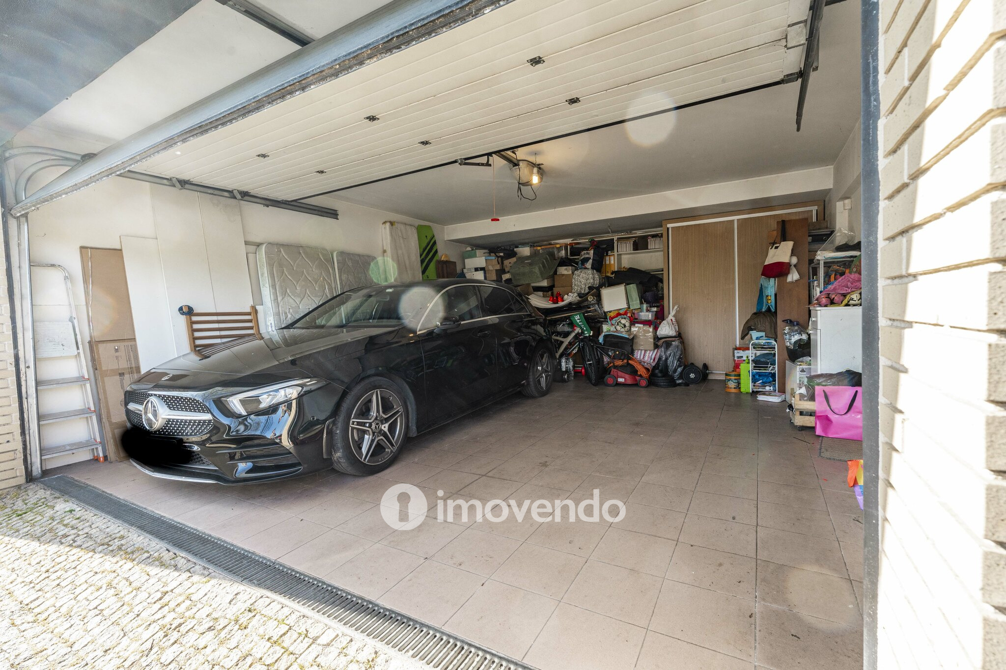 Moradia T3 moderna, com garagem e jardim, em Custóias, Porto
