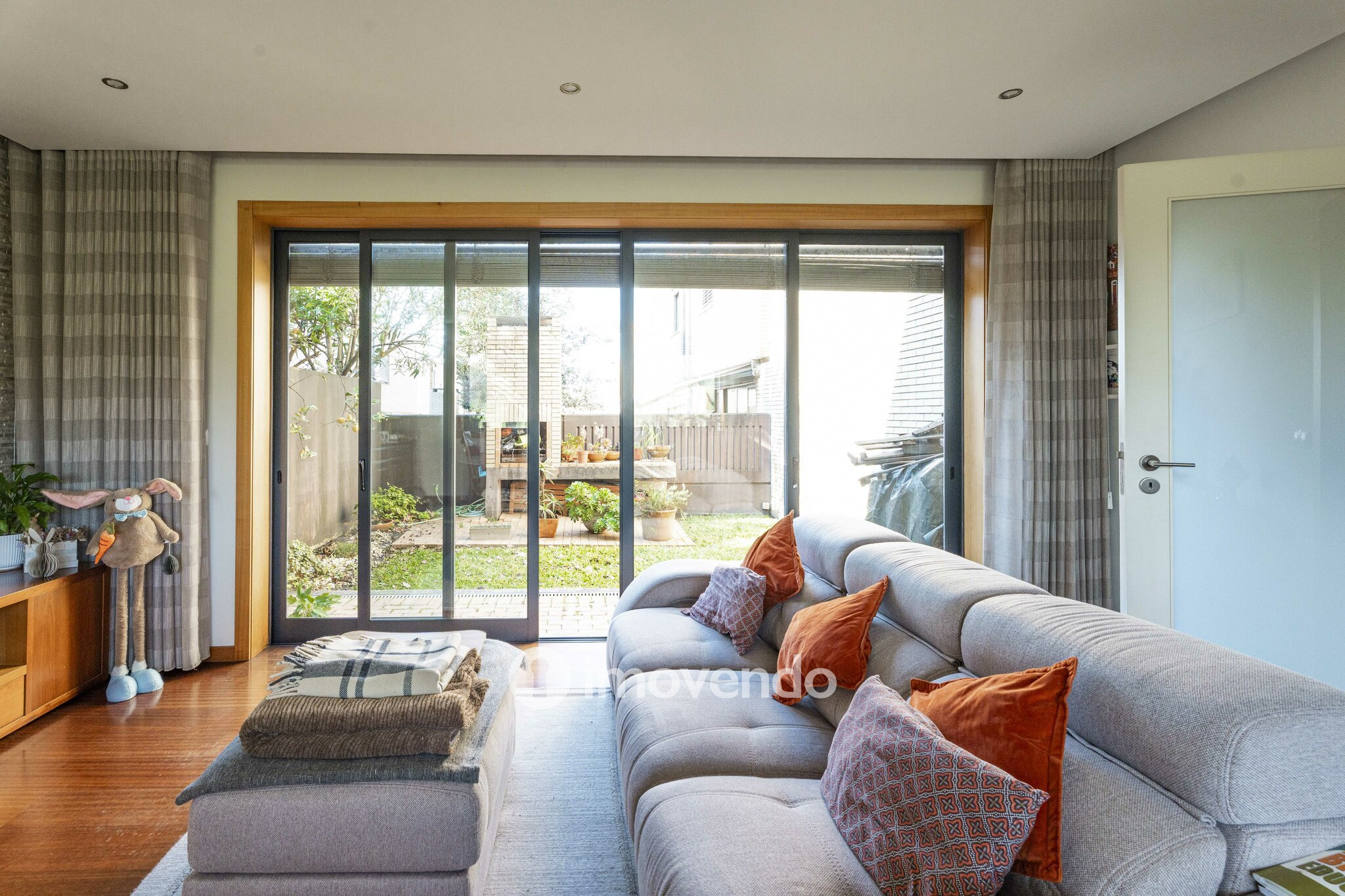 Moradia T3 moderna, com garagem e jardim, em Custóias, Porto