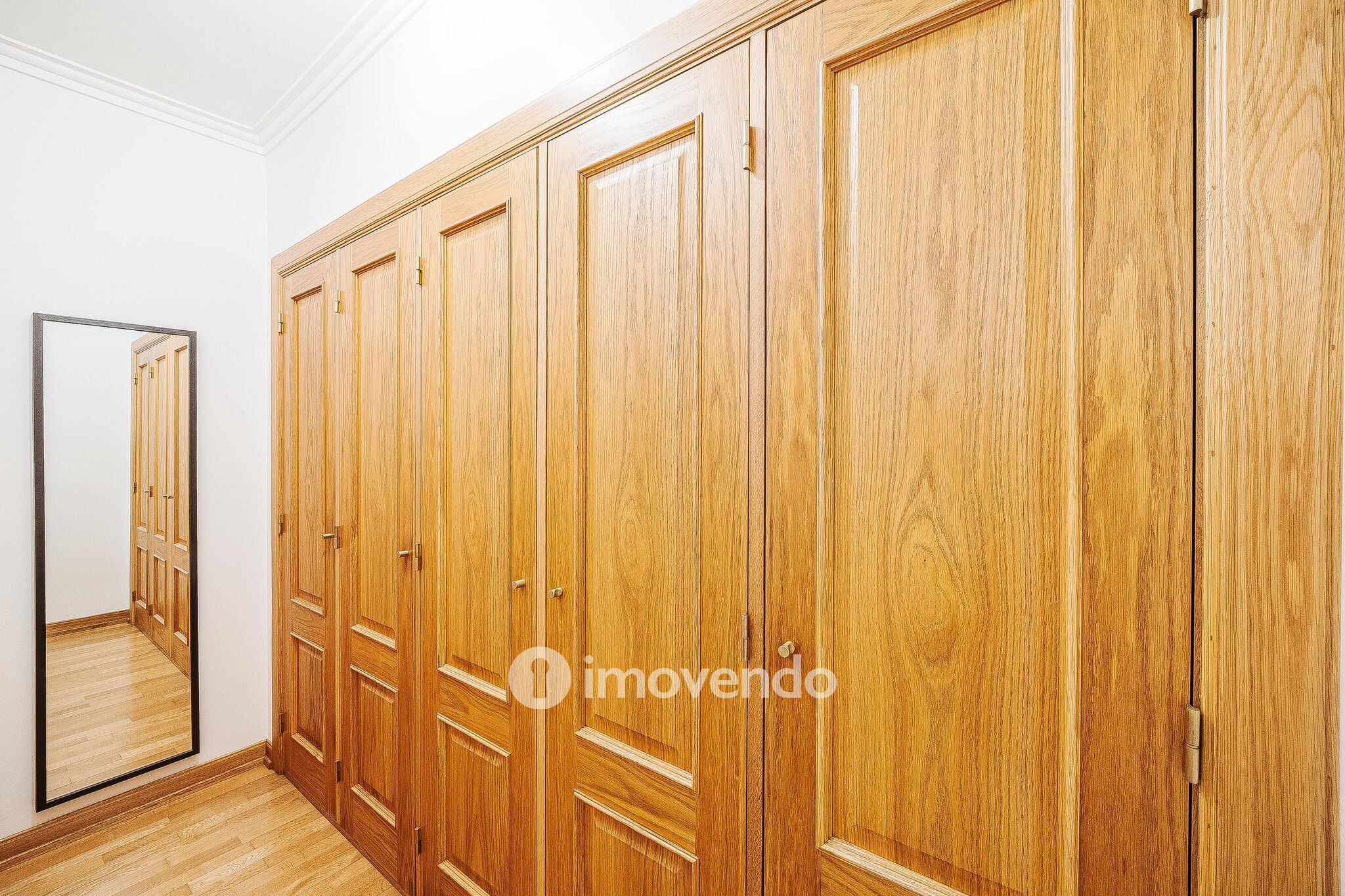 Apartamento T3 com estacionamento, no Condomínio Jardim da Lomba