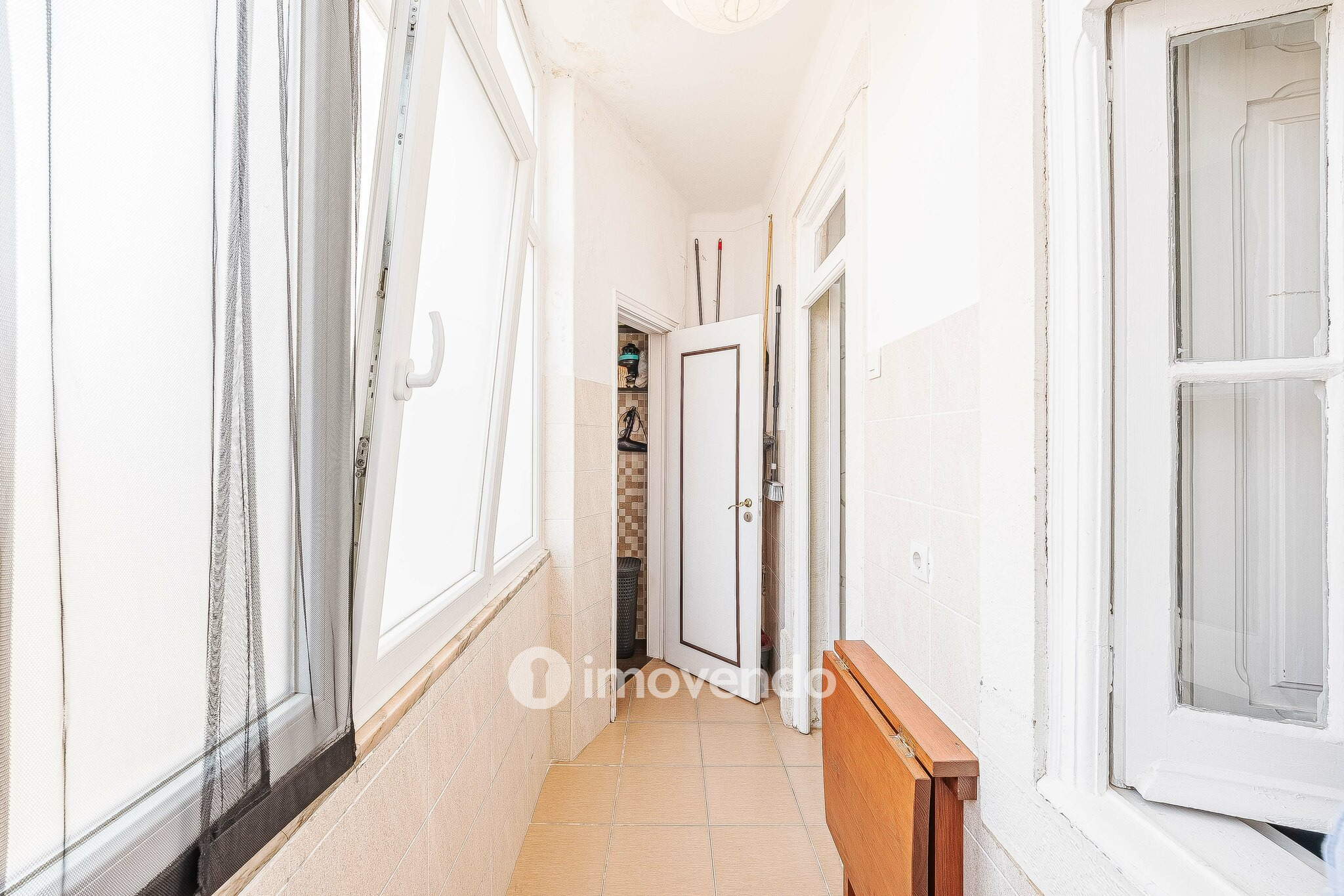 Apartamento T2 mobilado e com cozinha equipada, na Penha de França