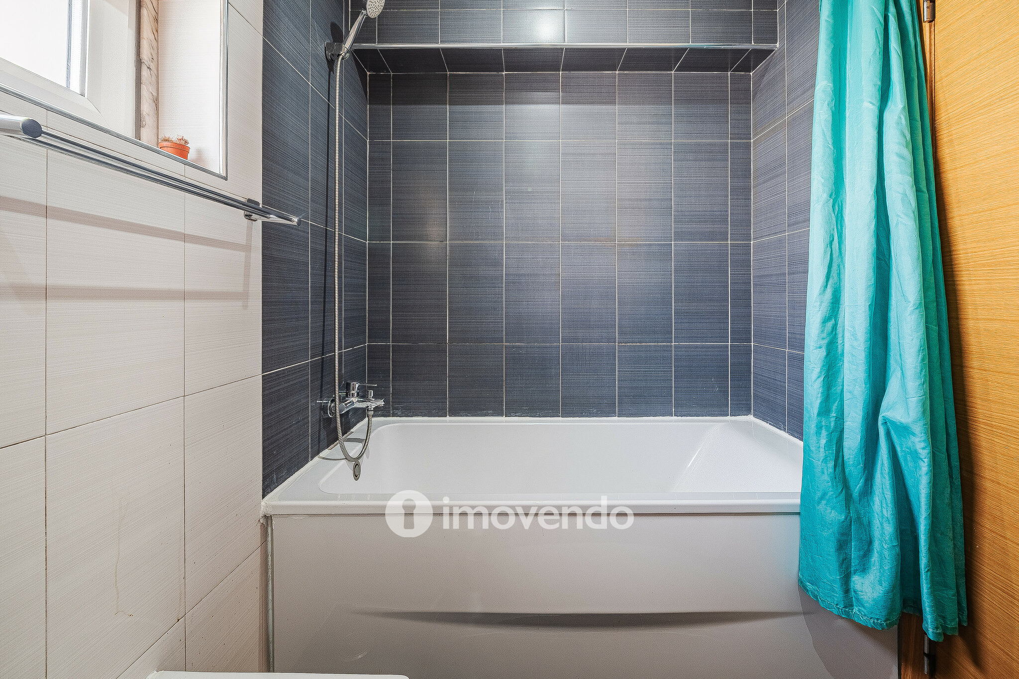 Apartamento T3 com áreas generosas e luz natural, no Carregado