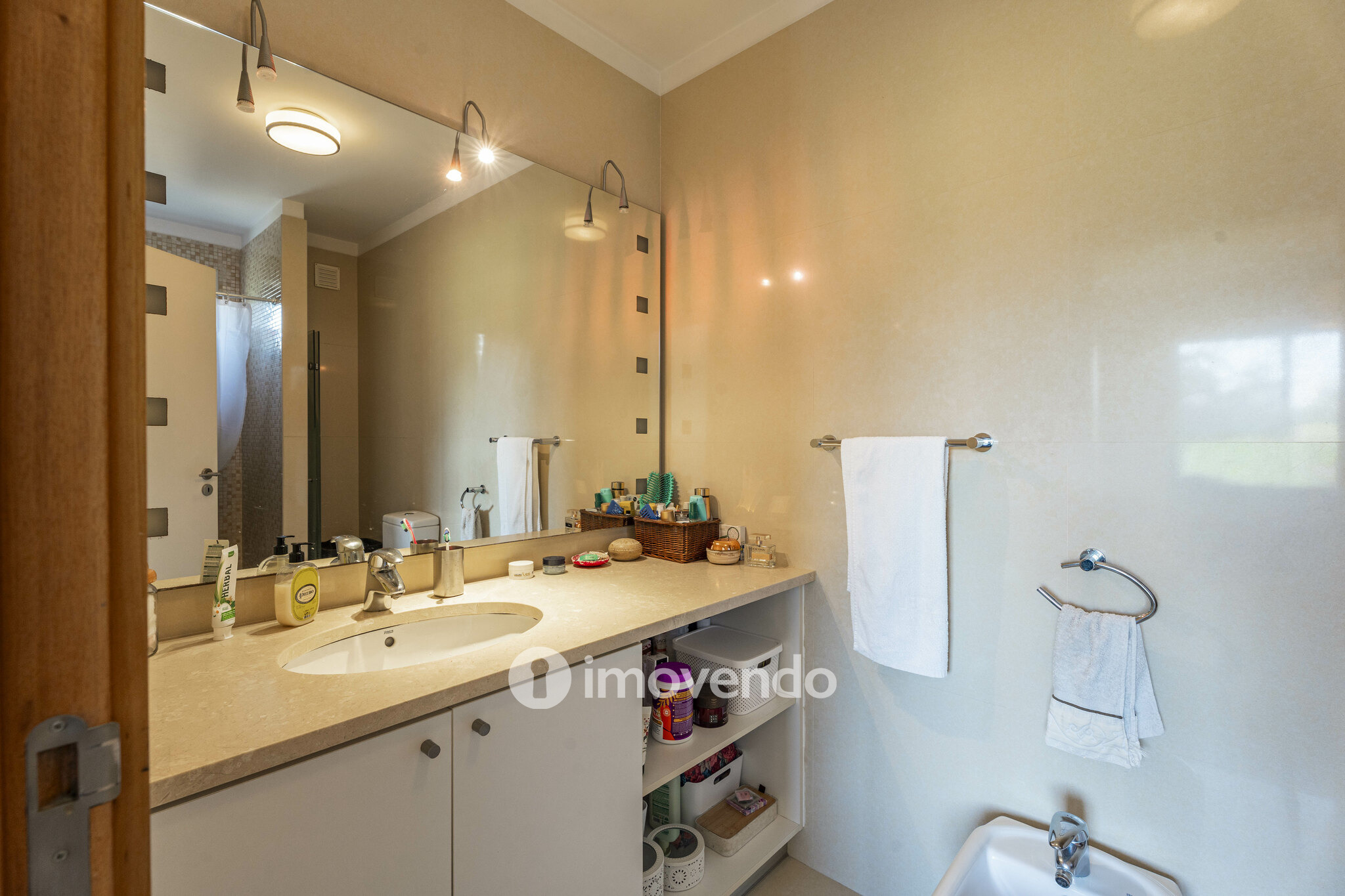 Moradia T3 moderna, com garagem e jardim, em Custóias, Porto