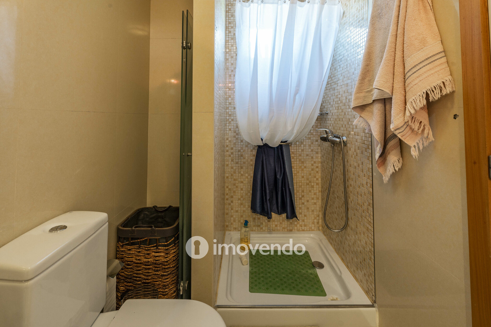 Moradia T3 moderna, com garagem e jardim, em Custóias, Porto