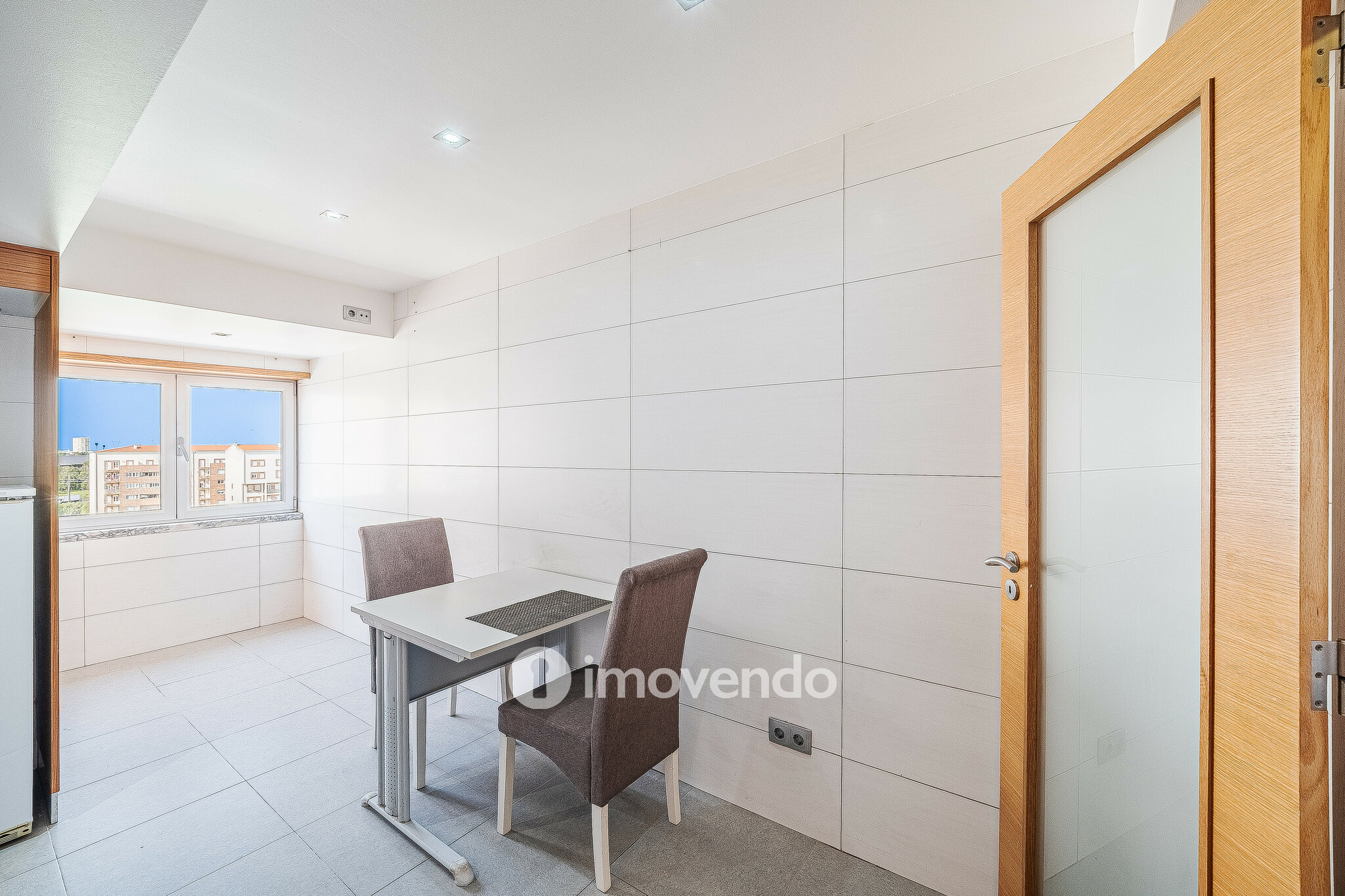 Apartamento T3 com áreas generosas e luz natural, no Carregado