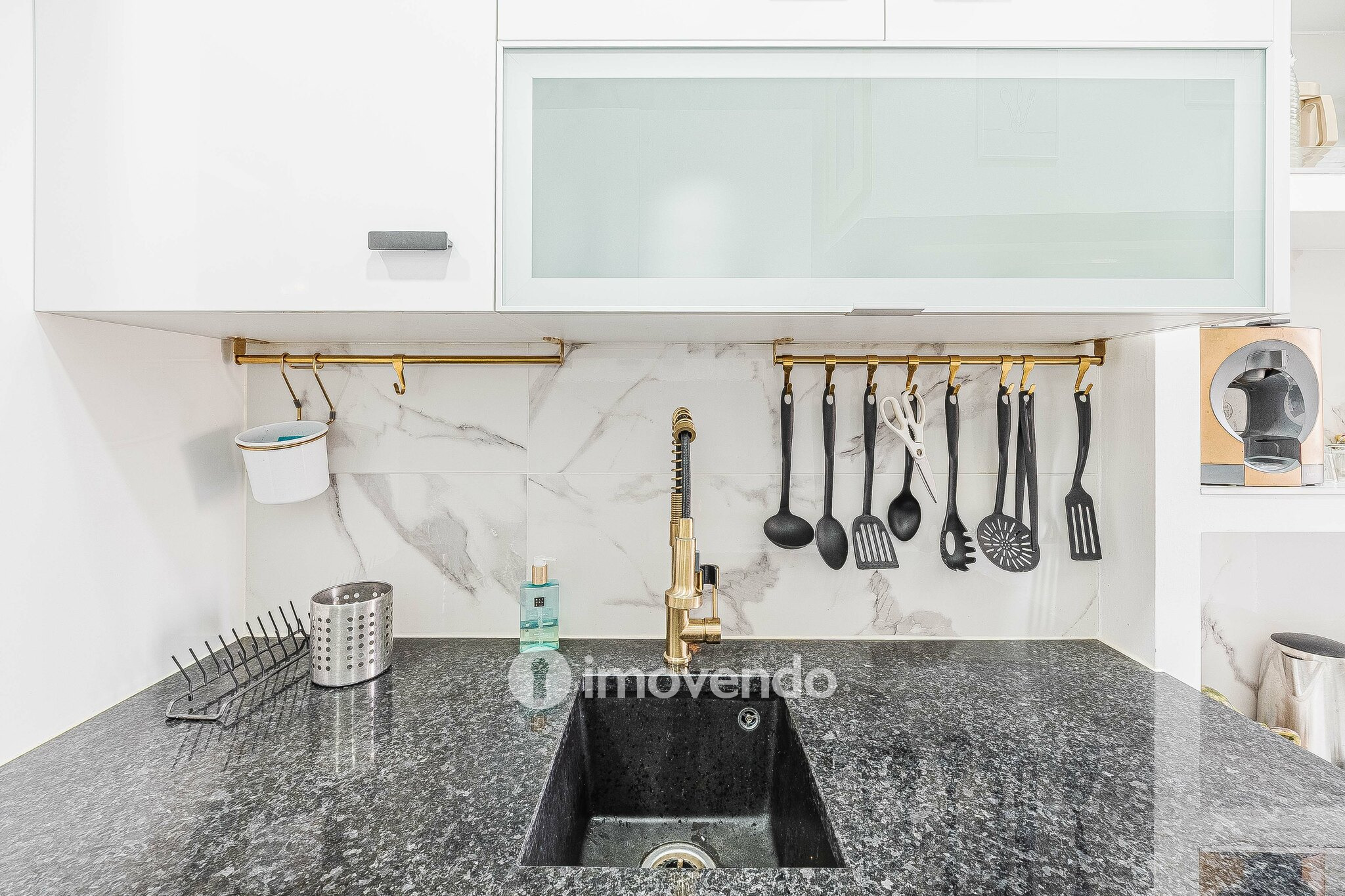 Apartamento T2 mobilado e com cozinha equipada, na Penha de França