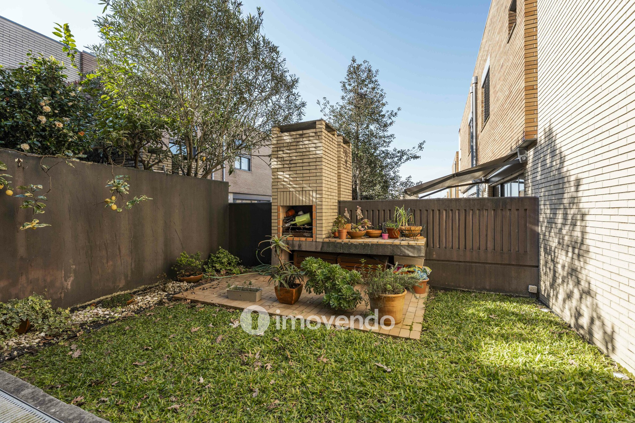 Moradia T3 moderna, com garagem e jardim, em Custóias, Porto