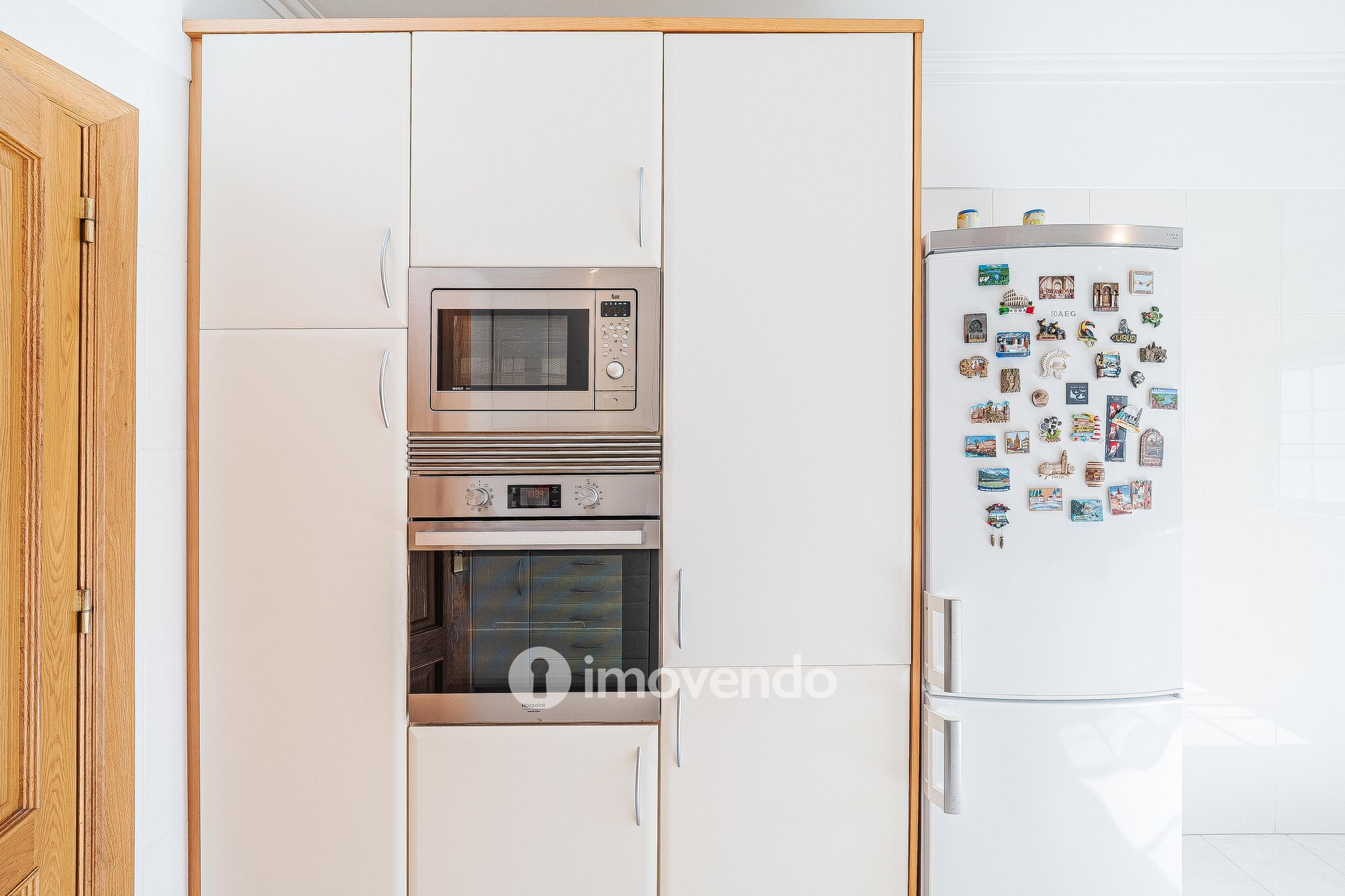 Apartamento T3 com estacionamento, no Condomínio Jardim da Lomba