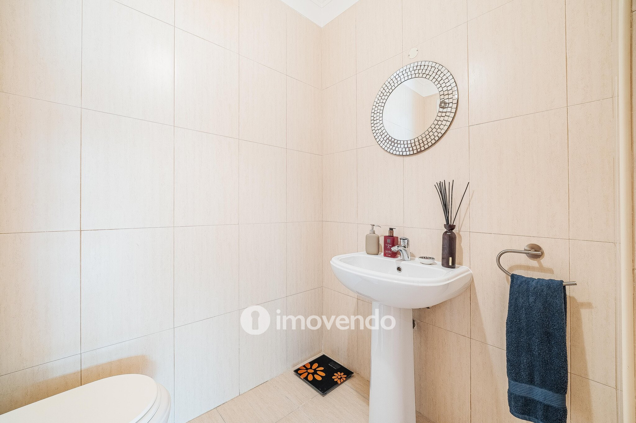 Apartamento T3 com estacionamento, no Condomínio Jardim da Lomba