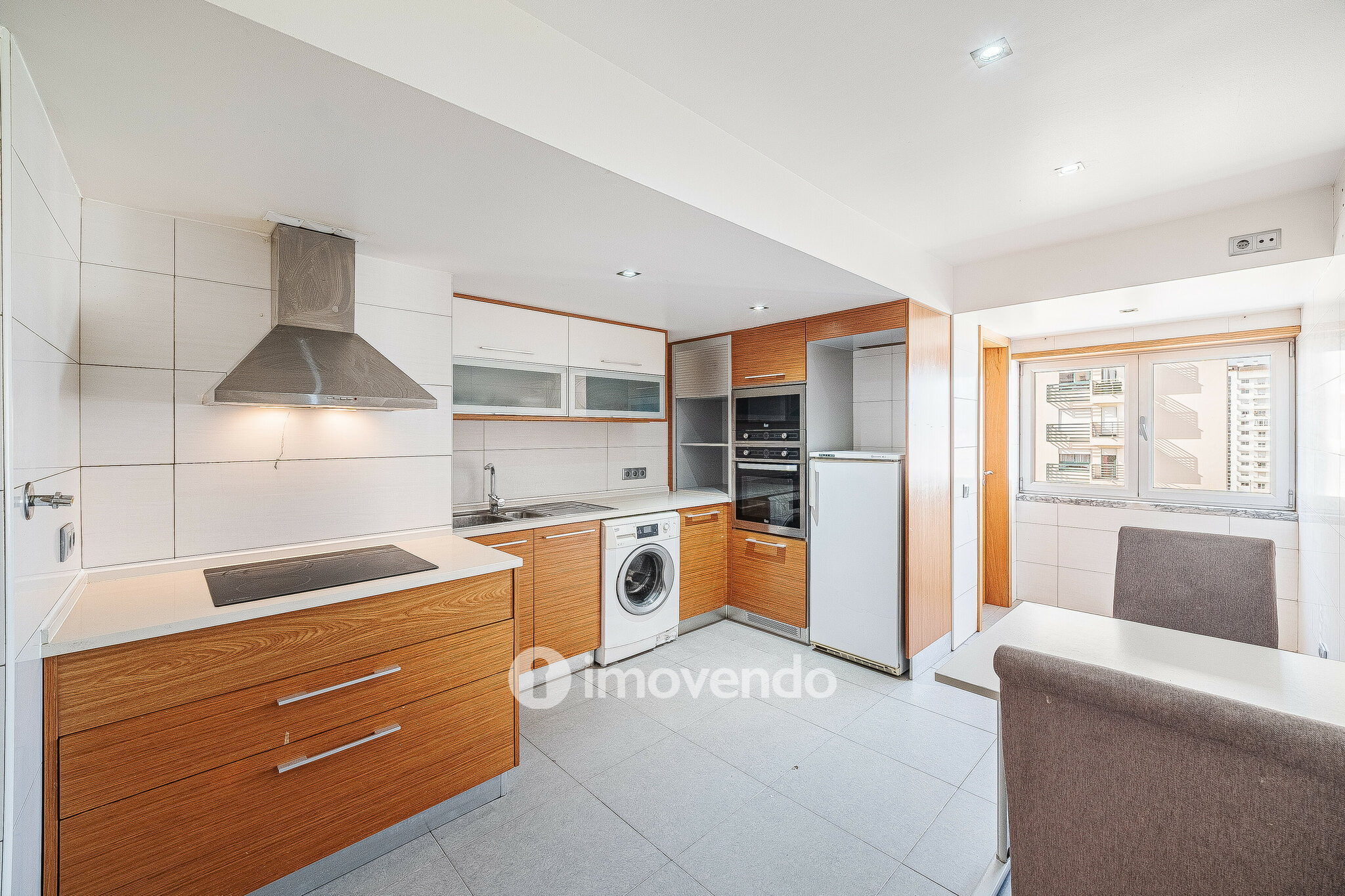 Apartamento T3 com áreas generosas e luz natural, no Carregado