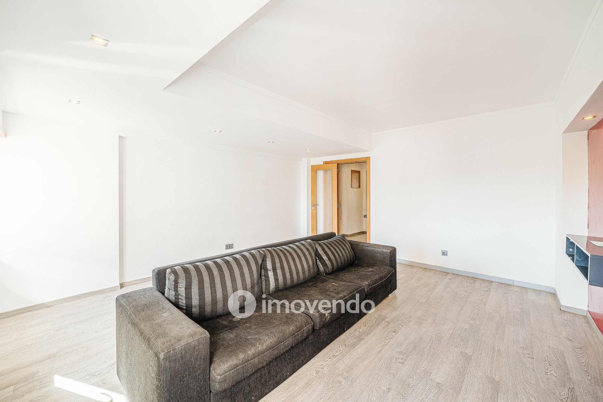 Apartamento T3 com áreas generosas e luz natural, no Carregado