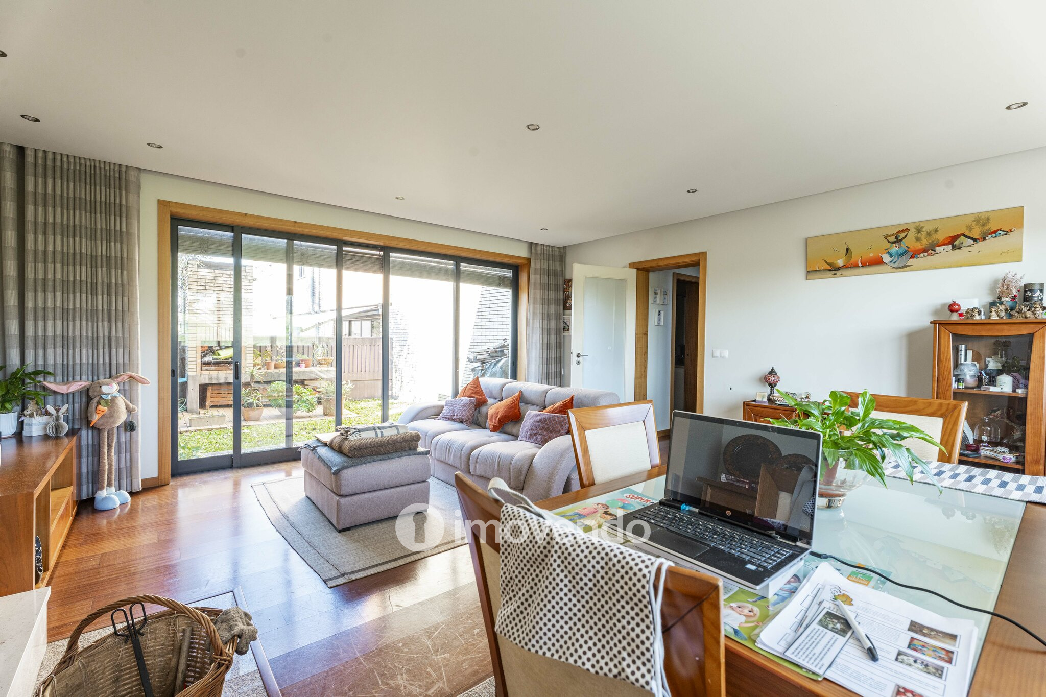 Moradia T3 moderna, com garagem e jardim, em Custóias, Porto