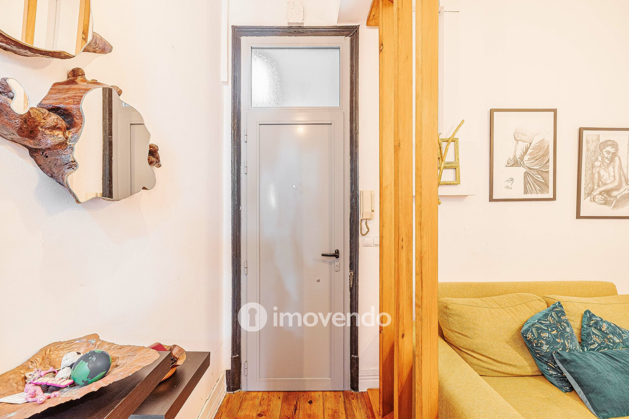 Apartamento T2 mobilado e com cozinha equipada, na Penha de França