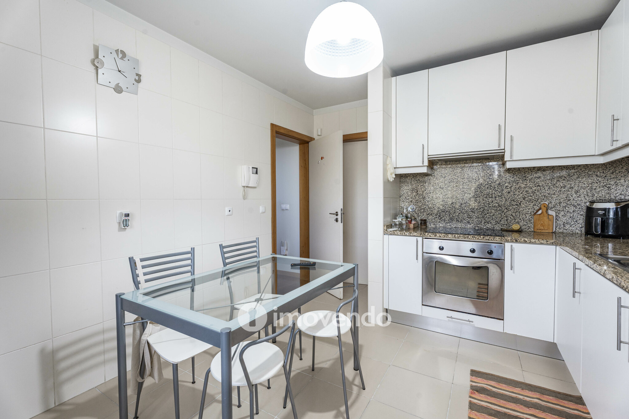 Moradia T3 moderna, com garagem e jardim, em Custóias, Porto