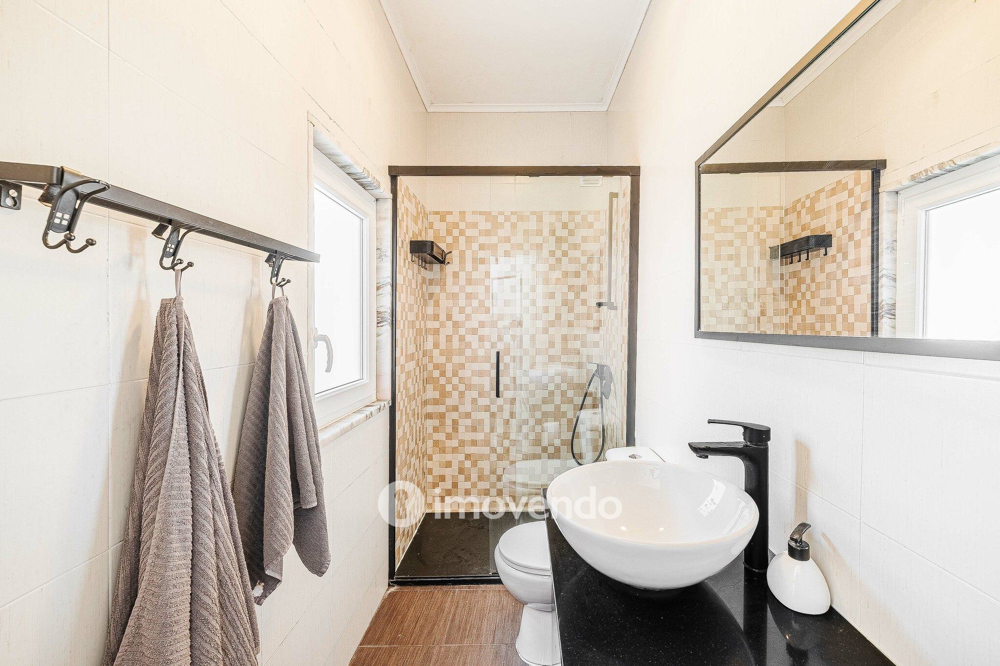 Apartamento T2 mobilado e com cozinha equipada, na Penha de França