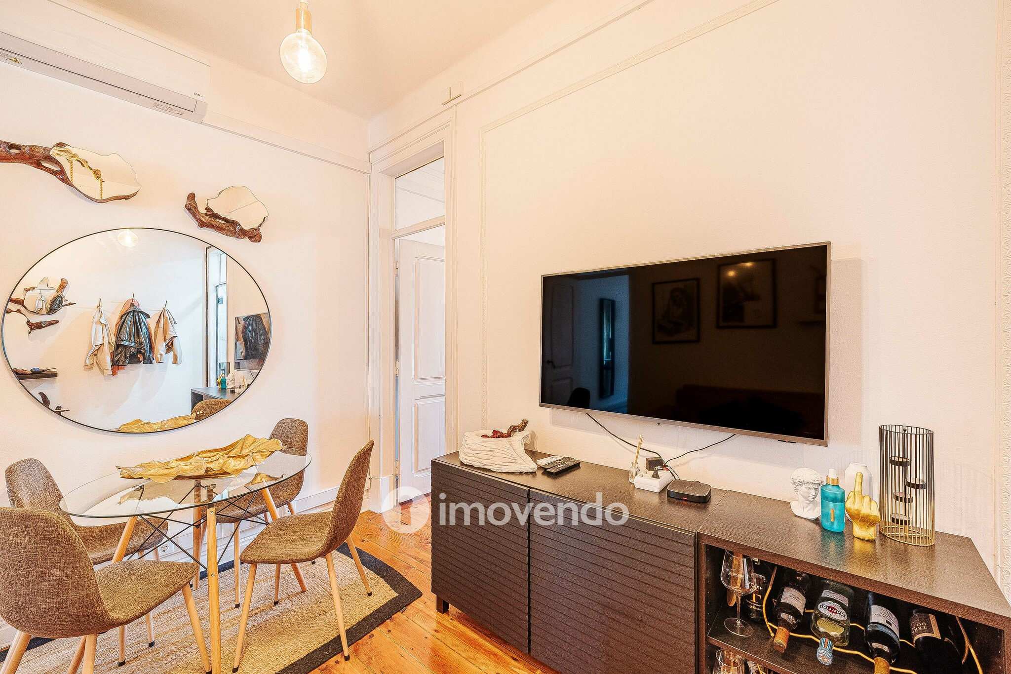Apartamento T2 mobilado e com cozinha equipada, na Penha de França