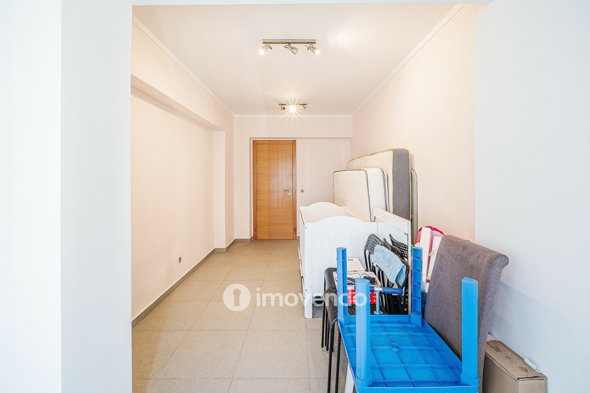 Apartamento T3 com áreas generosas e luz natural, no Carregado