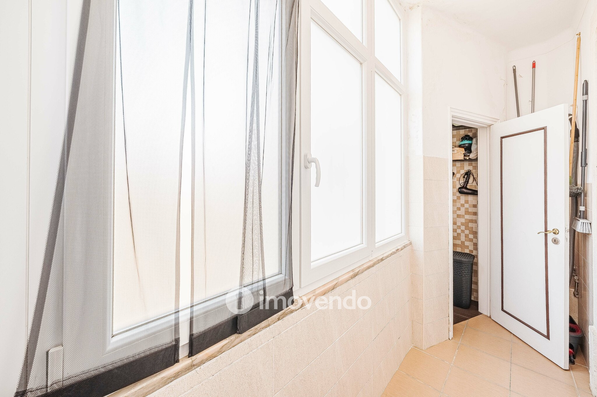 Apartamento T2 mobilado e com cozinha equipada, na Penha de França