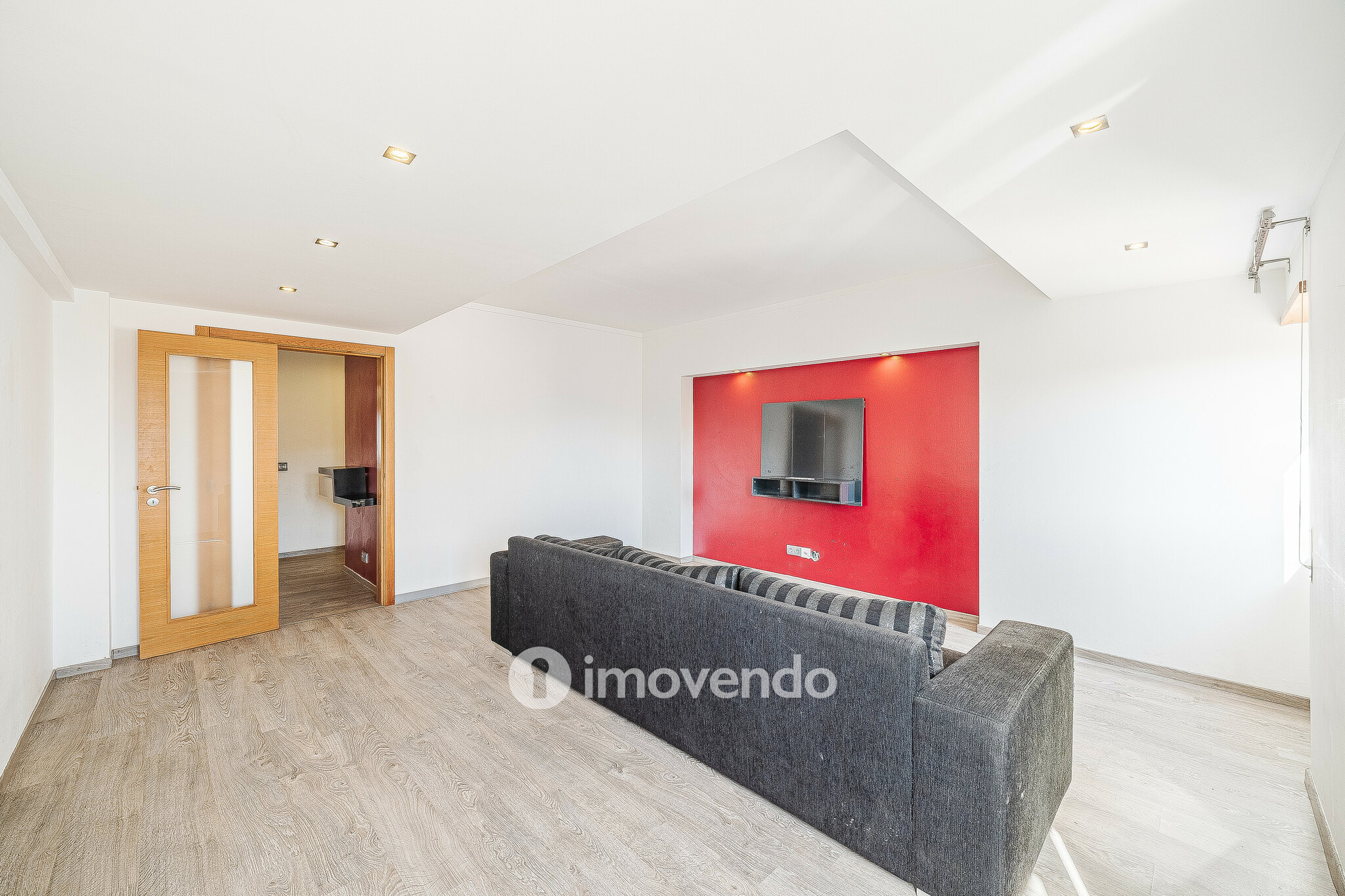 Apartamento T3 com áreas generosas e luz natural, no Carregado