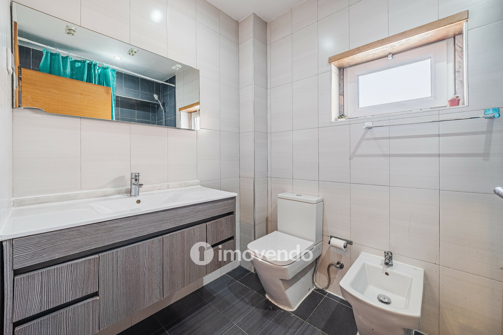 Apartamento T3 com áreas generosas e luz natural, no Carregado