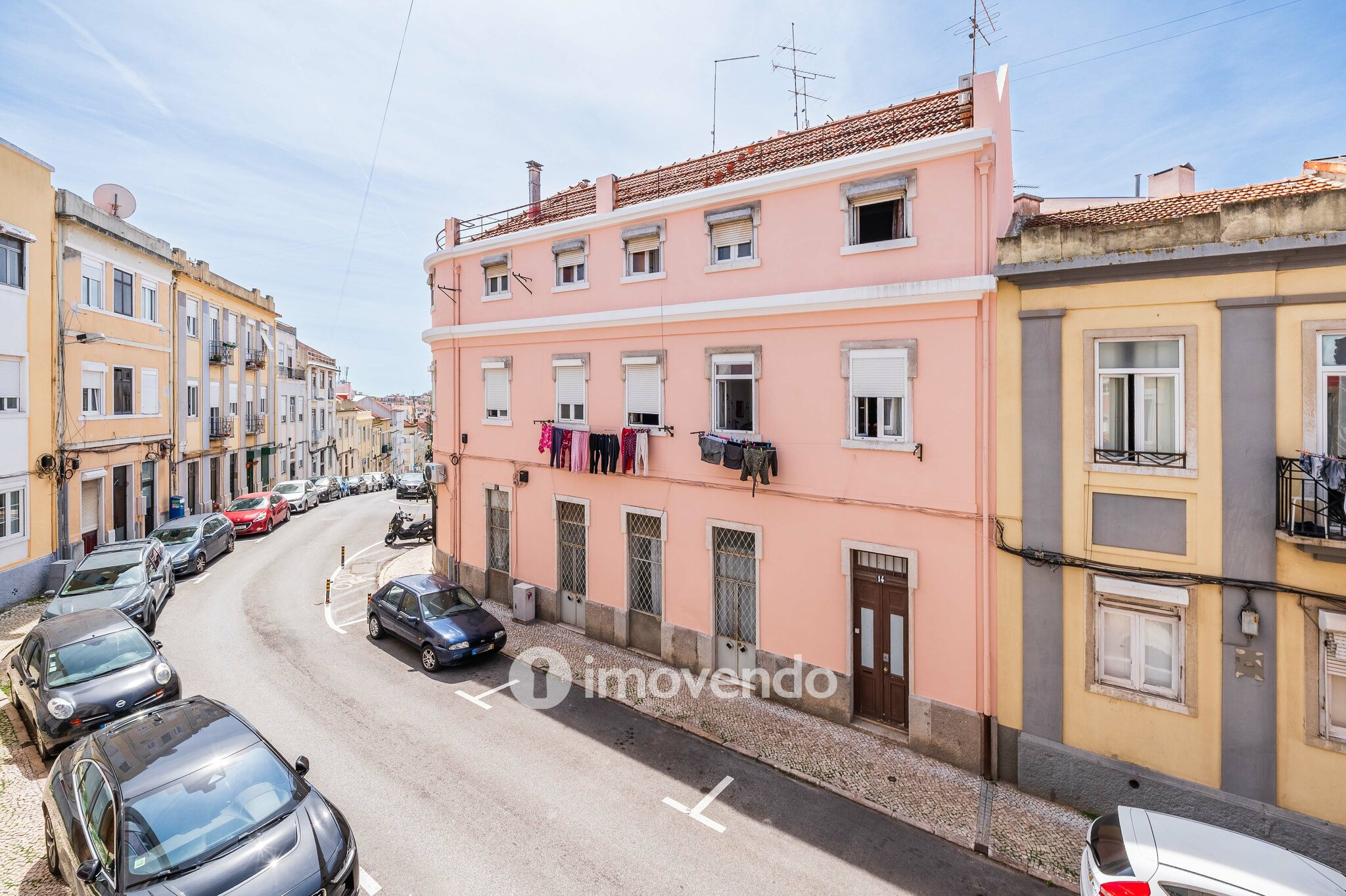 Apartamento T2 mobilado e com cozinha equipada, na Penha de França