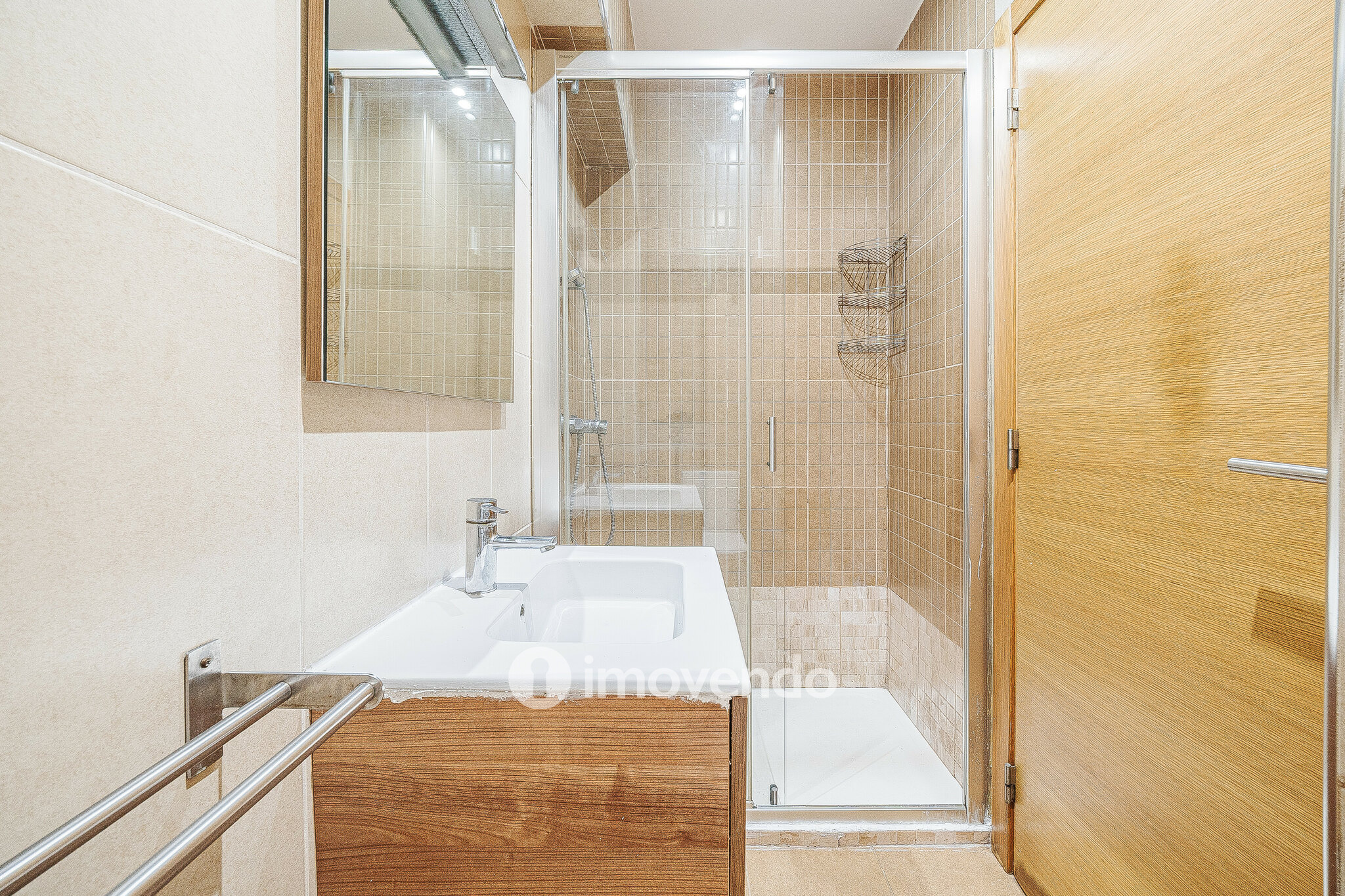 Apartamento T3 com áreas generosas e luz natural, no Carregado