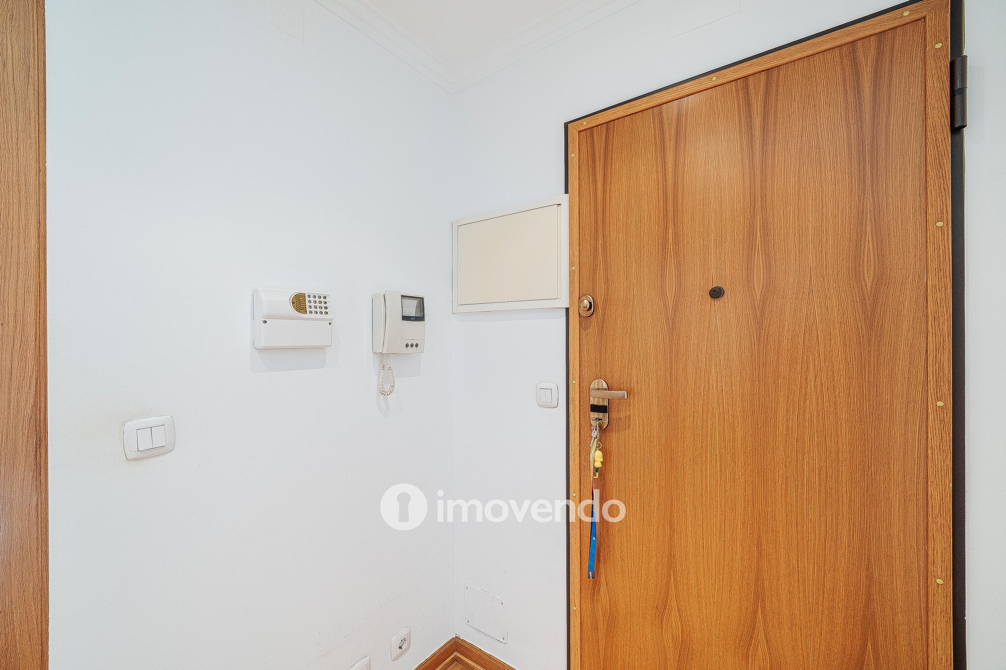 Apartamento T3 com estacionamento, no Condomínio Jardim da Lomba
