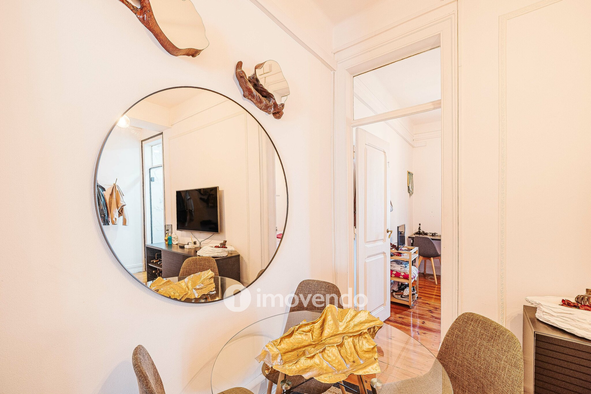 Apartamento T2 mobilado e com cozinha equipada, na Penha de França