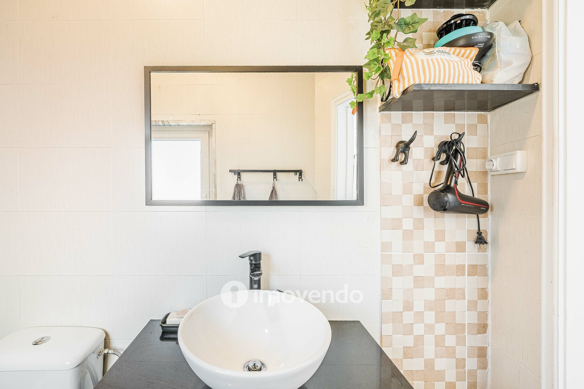 Apartamento T2 mobilado e com cozinha equipada, na Penha de França