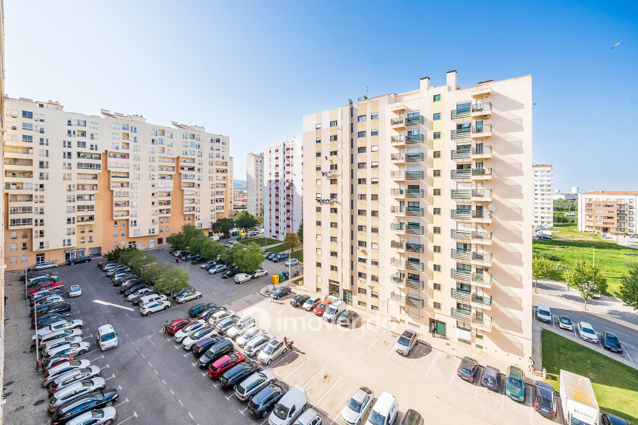 Apartamento T3 com áreas generosas e luz natural, no Carregado