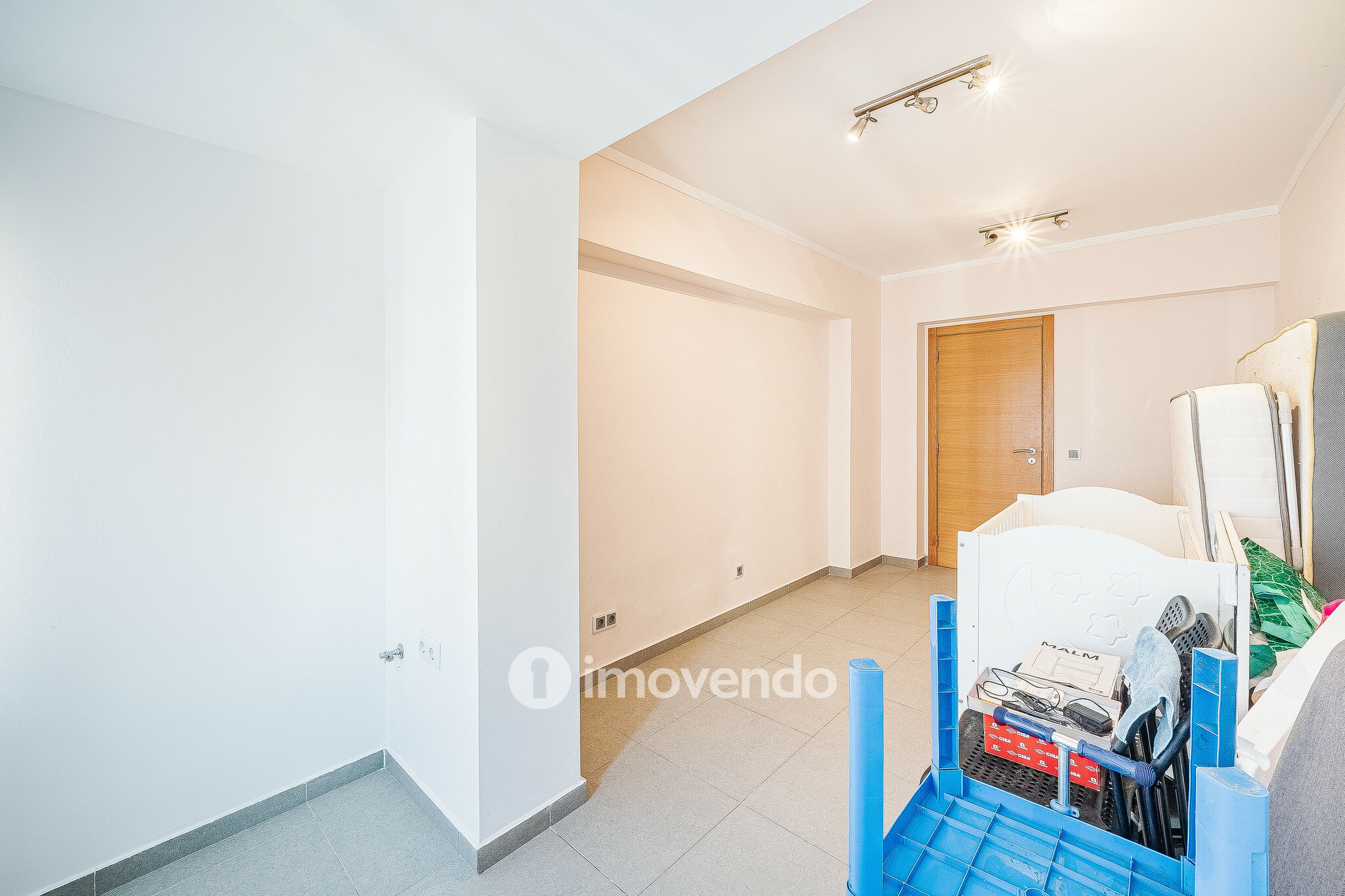 Apartamento T3 com áreas generosas e luz natural, no Carregado