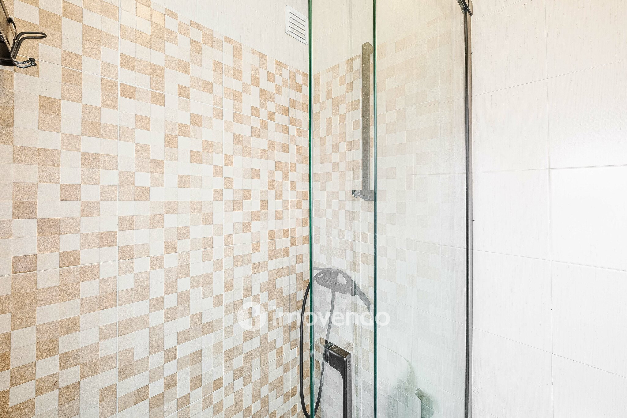 Apartamento T2 mobilado e com cozinha equipada, na Penha de França