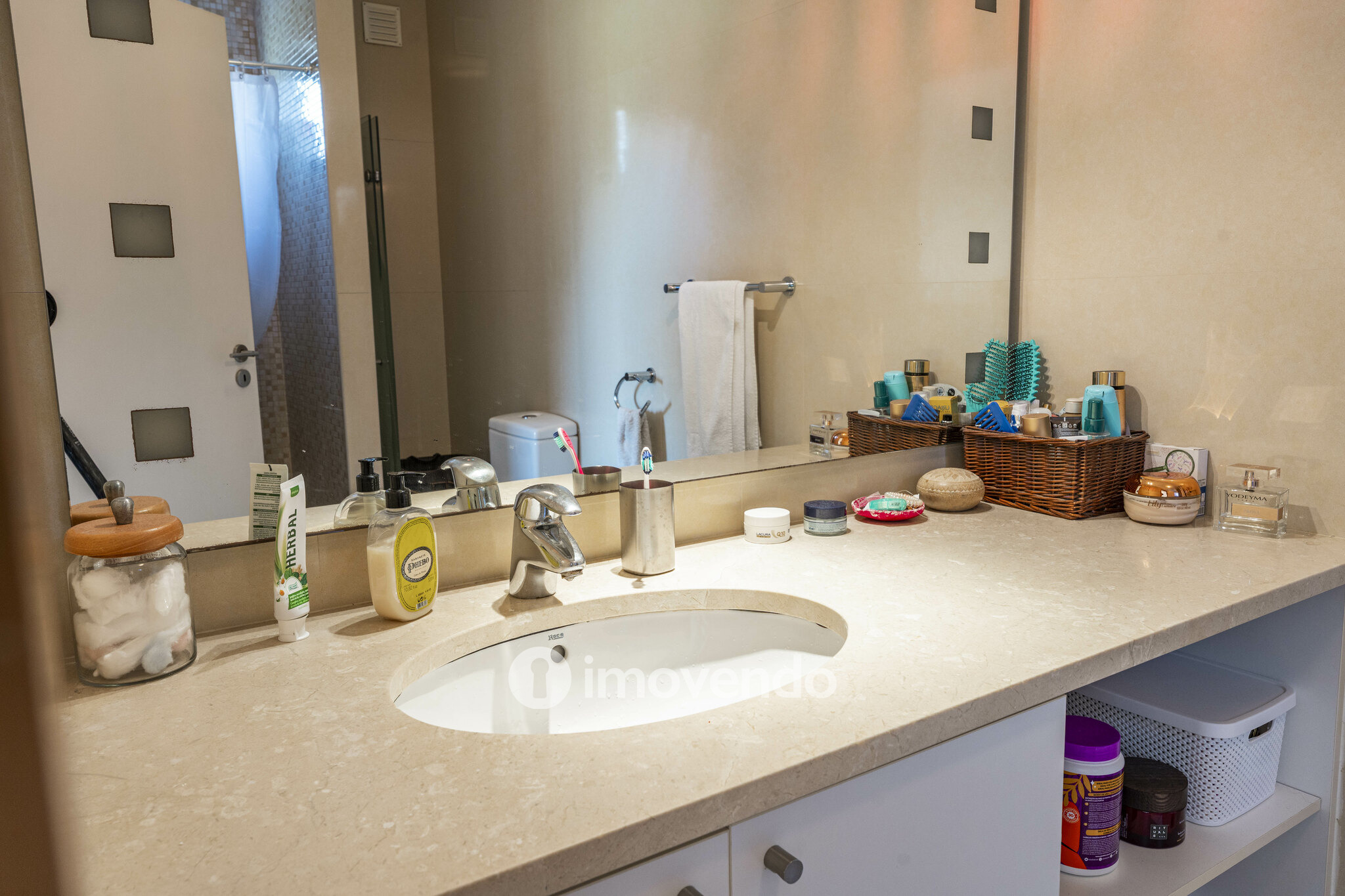 Moradia T3 moderna, com garagem e jardim, em Custóias, Porto