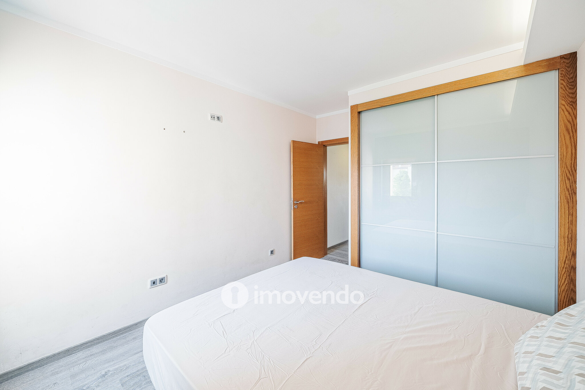 Apartamento T3 com áreas generosas e luz natural, no Carregado