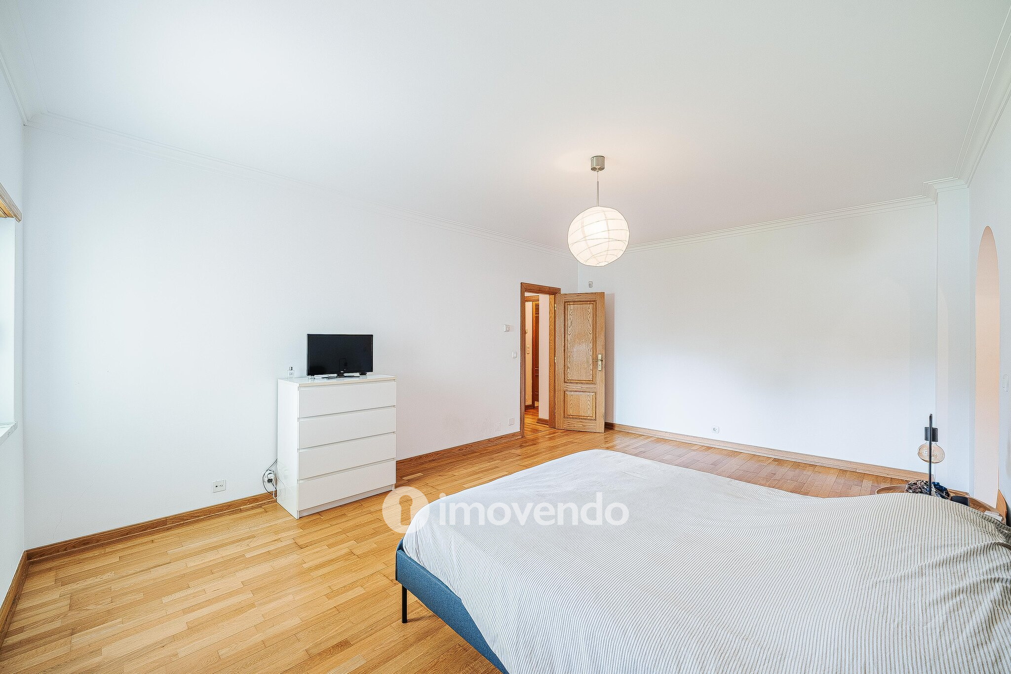 Apartamento T3 com estacionamento, no Condomínio Jardim da Lomba