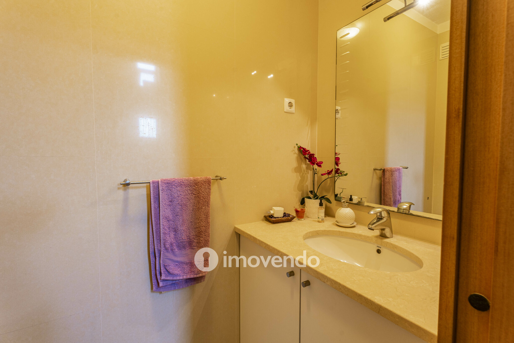 Moradia T3 moderna, com garagem e jardim, em Custóias, Porto