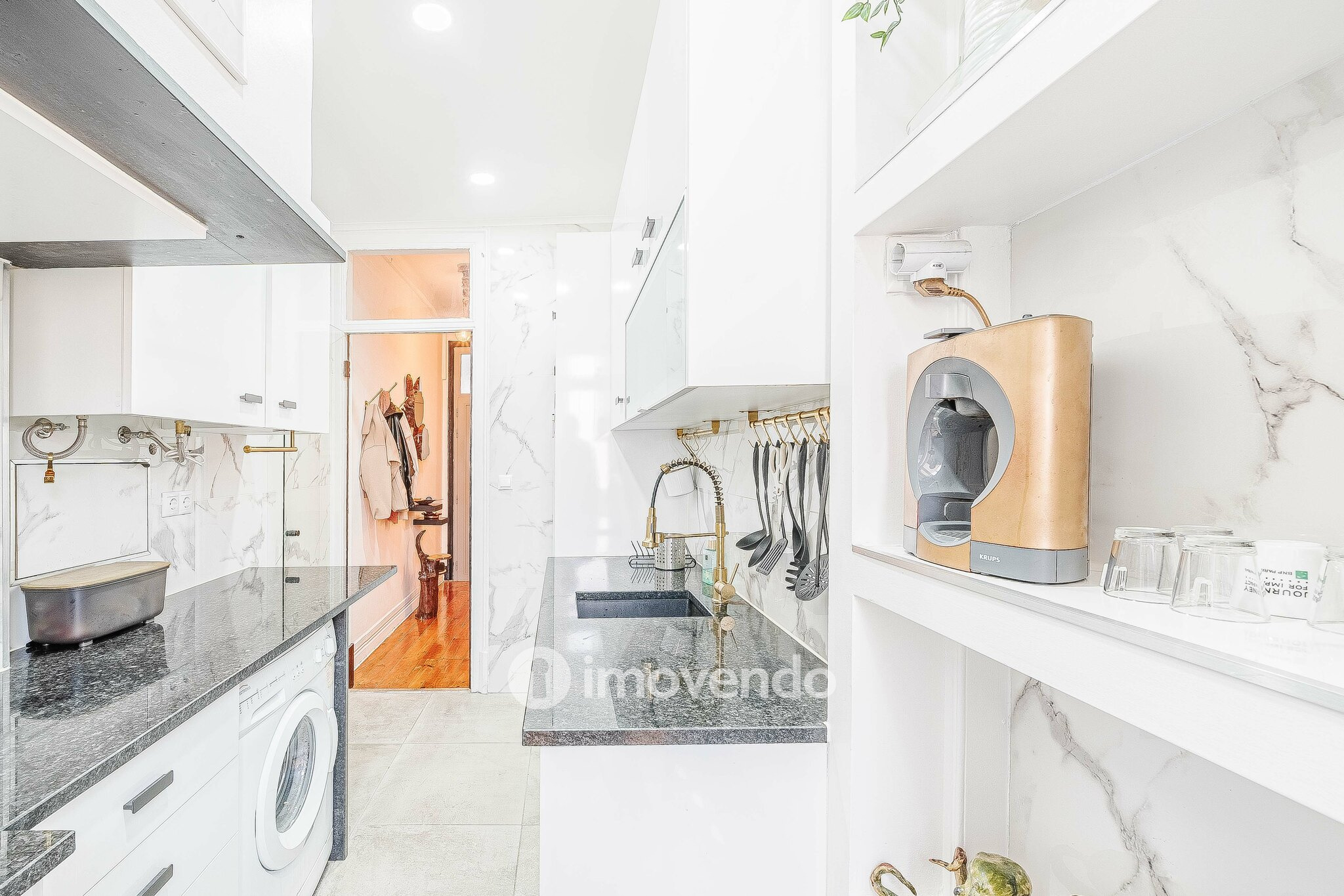 Apartamento T2 mobilado e com cozinha equipada, na Penha de França