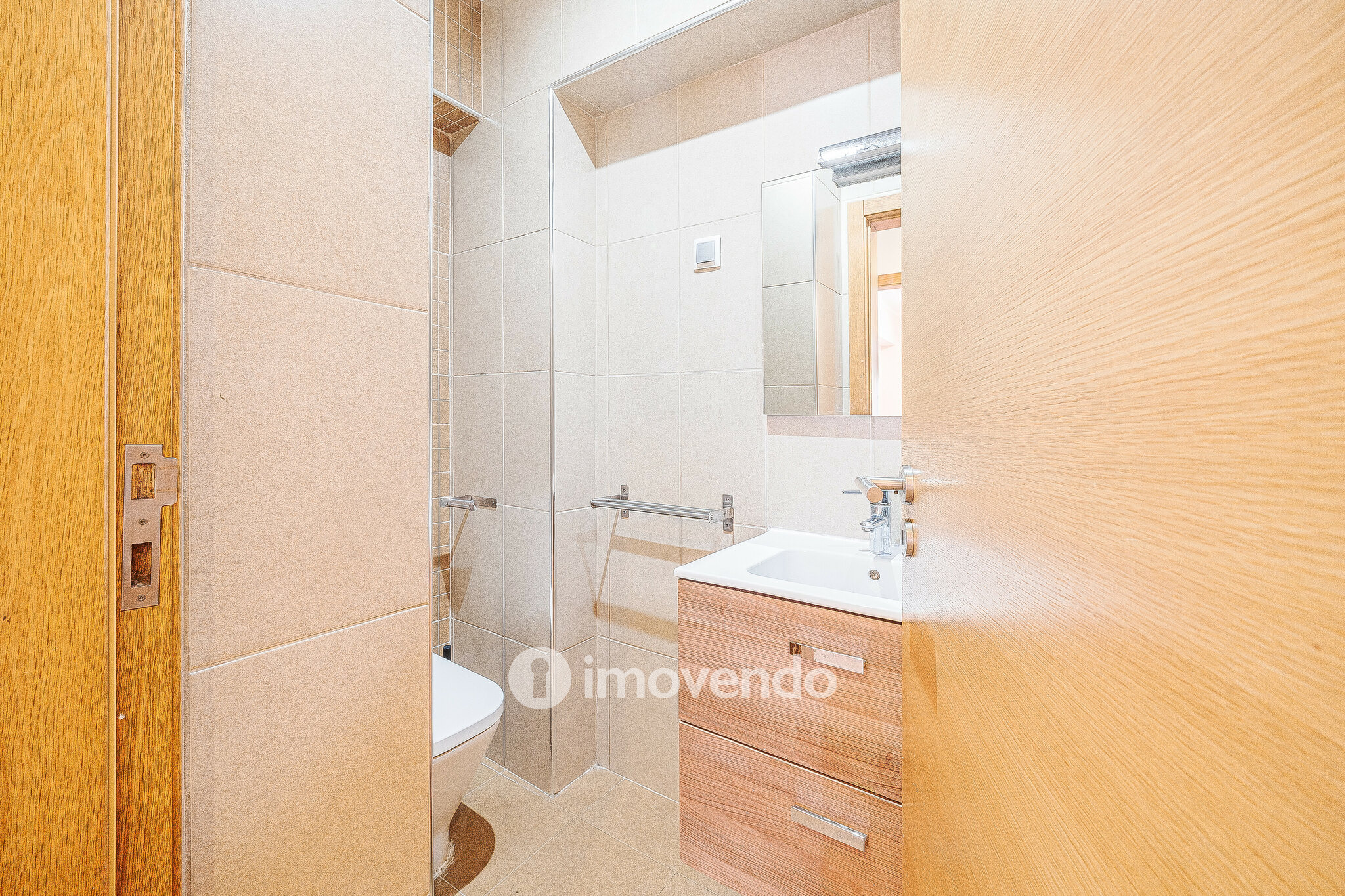 Apartamento T3 com áreas generosas e luz natural, no Carregado