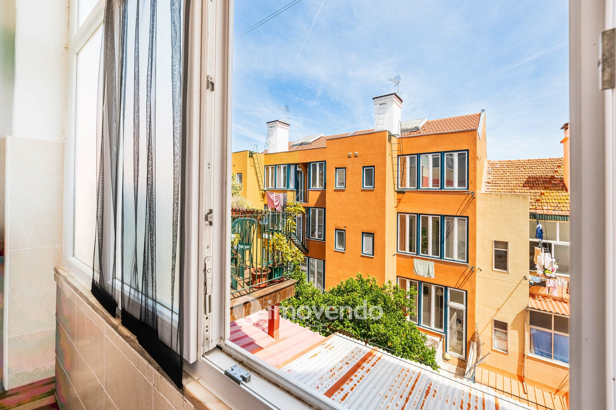 Apartamento T2 mobilado e com cozinha equipada, na Penha de França